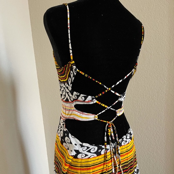 Indah backless long dress - Picture 7 of 8